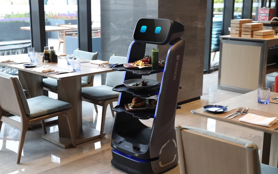 DINERBOT, robot camarero KEENON para servicio en sala y buffet